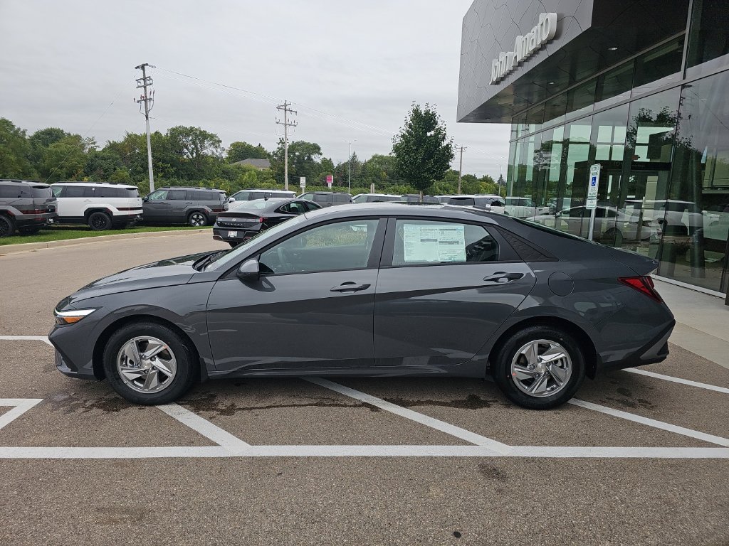 New 2026 Hyundai Elantra SE FWD image 2