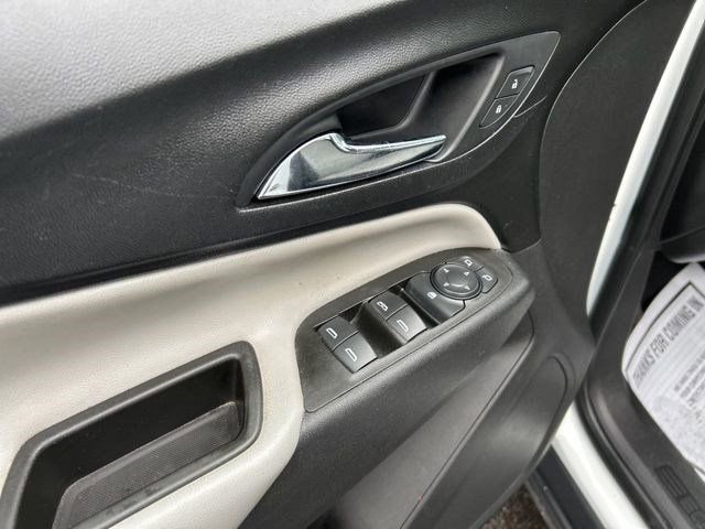 Used 2020 Chevrolet Equinox LS w/ LS Convenience Package image 13