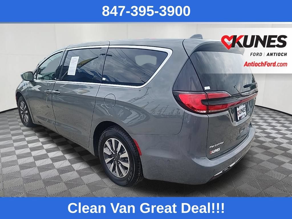 Used 2022 Chrysler Pacifica Touring-L w/ Uconnect Theater Family Group FWD image 7