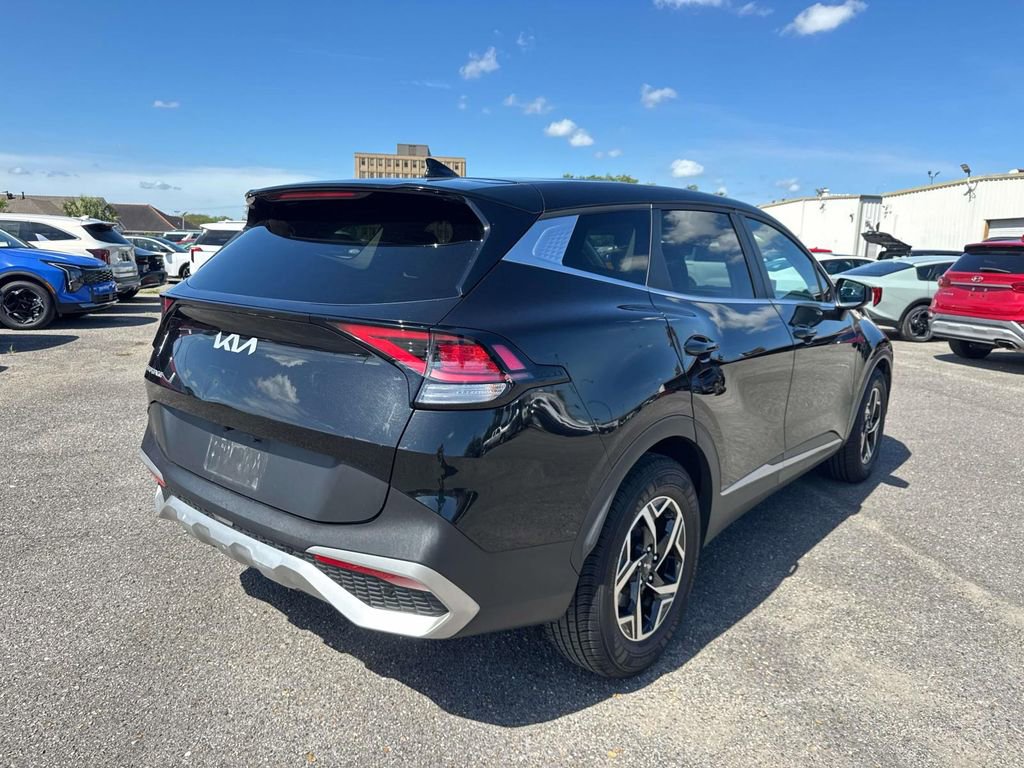 Used 2024 Kia Sportage LX image 7