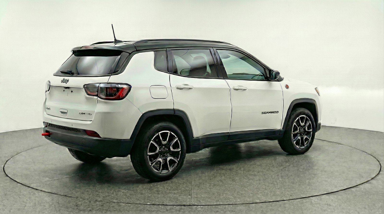 Used 2025 Jeep Compass Trailhawk image 9