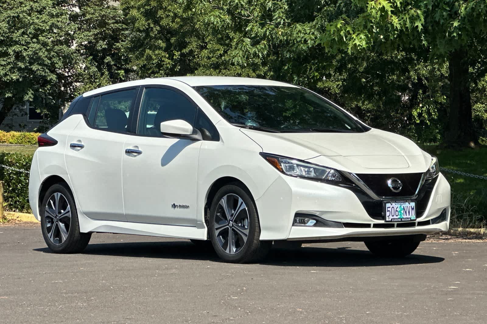 Used 2018 Nissan Leaf SV w/ SV Technology Package FWD image 9