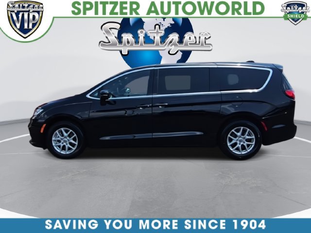 Used 2025 Chrysler Pacifica Select FWD image 5