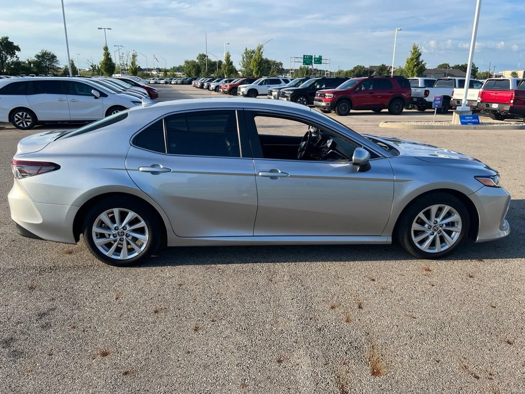 Used 2022 Toyota Camry LE FWD image 4