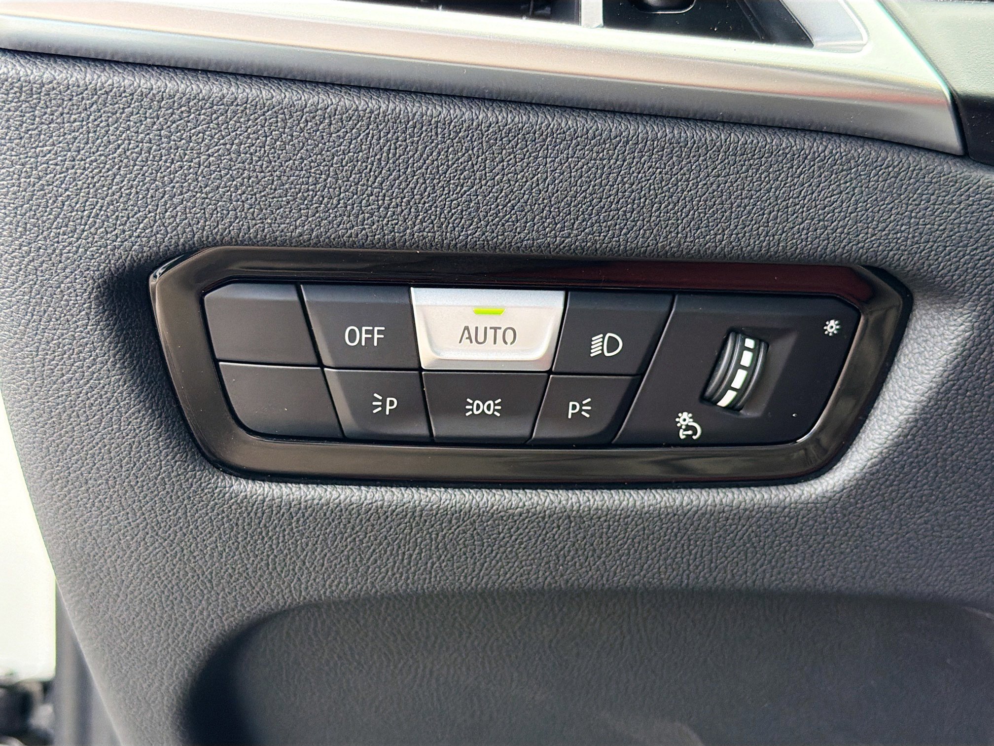 New 2026 BMW 330i Sedan w/ M Sport Package image 36