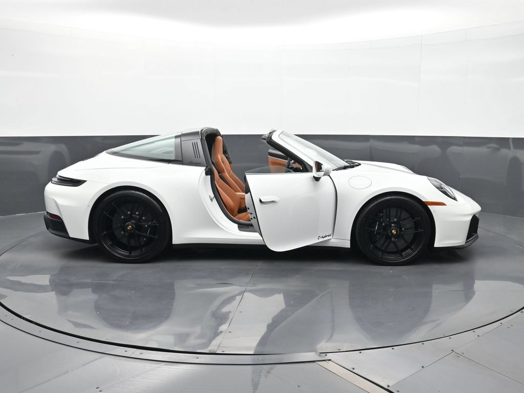 Certified 2026 Porsche 911 Targa 4 GTS AWD/4WD image 31