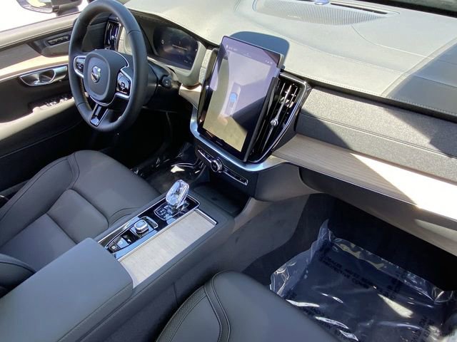 Used 2025 Volvo XC90 B6 Plus w/ Protection Package image 12