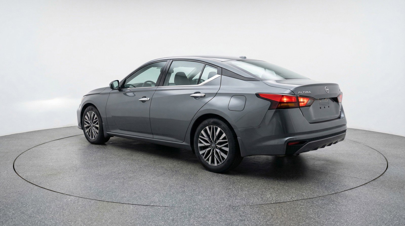 Used 2025 Nissan Altima 2.5 SV image 6