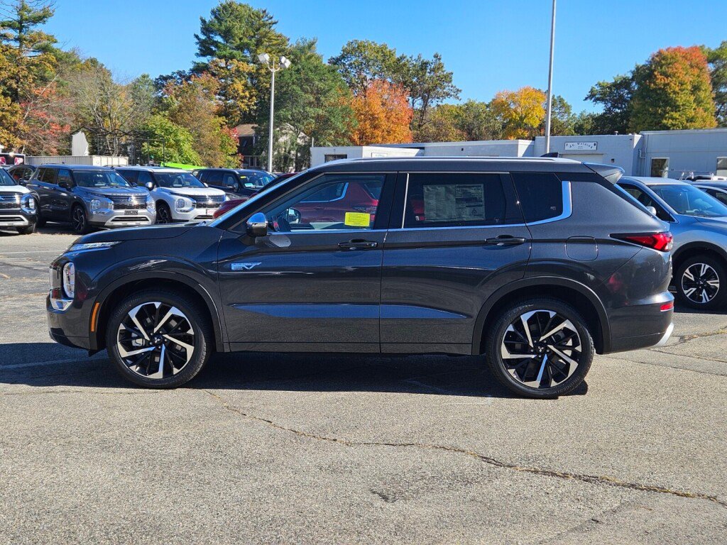 New 2025 Mitsubishi Outlander SEL image 2