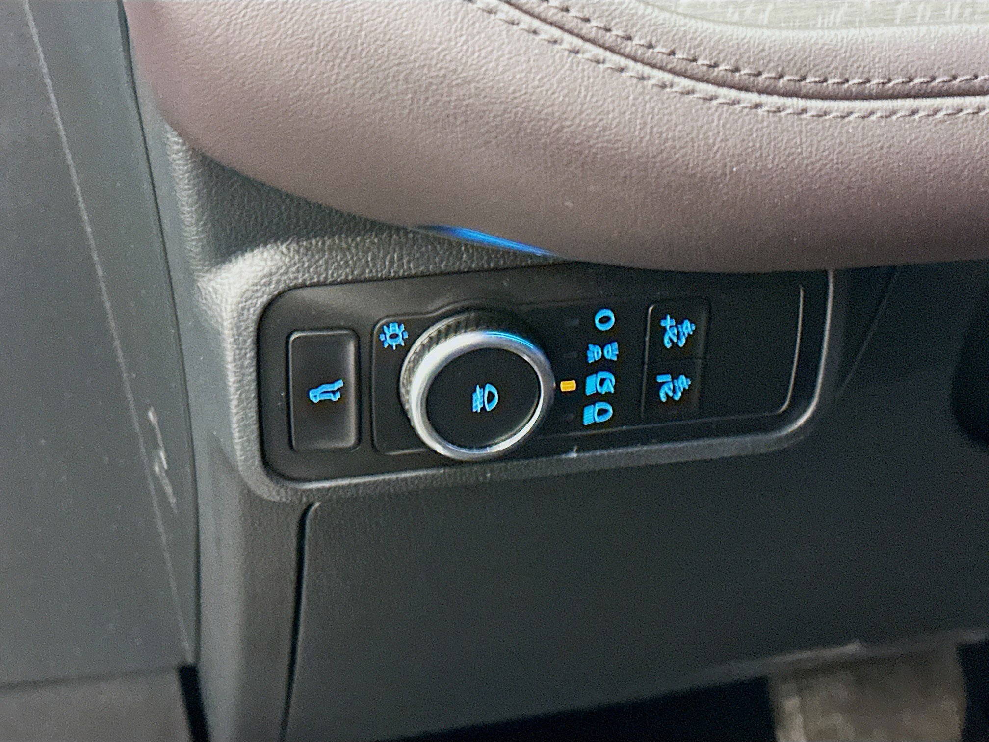 Used 2025 Ford Explorer Platinum w/ LUX Leather Package image 17