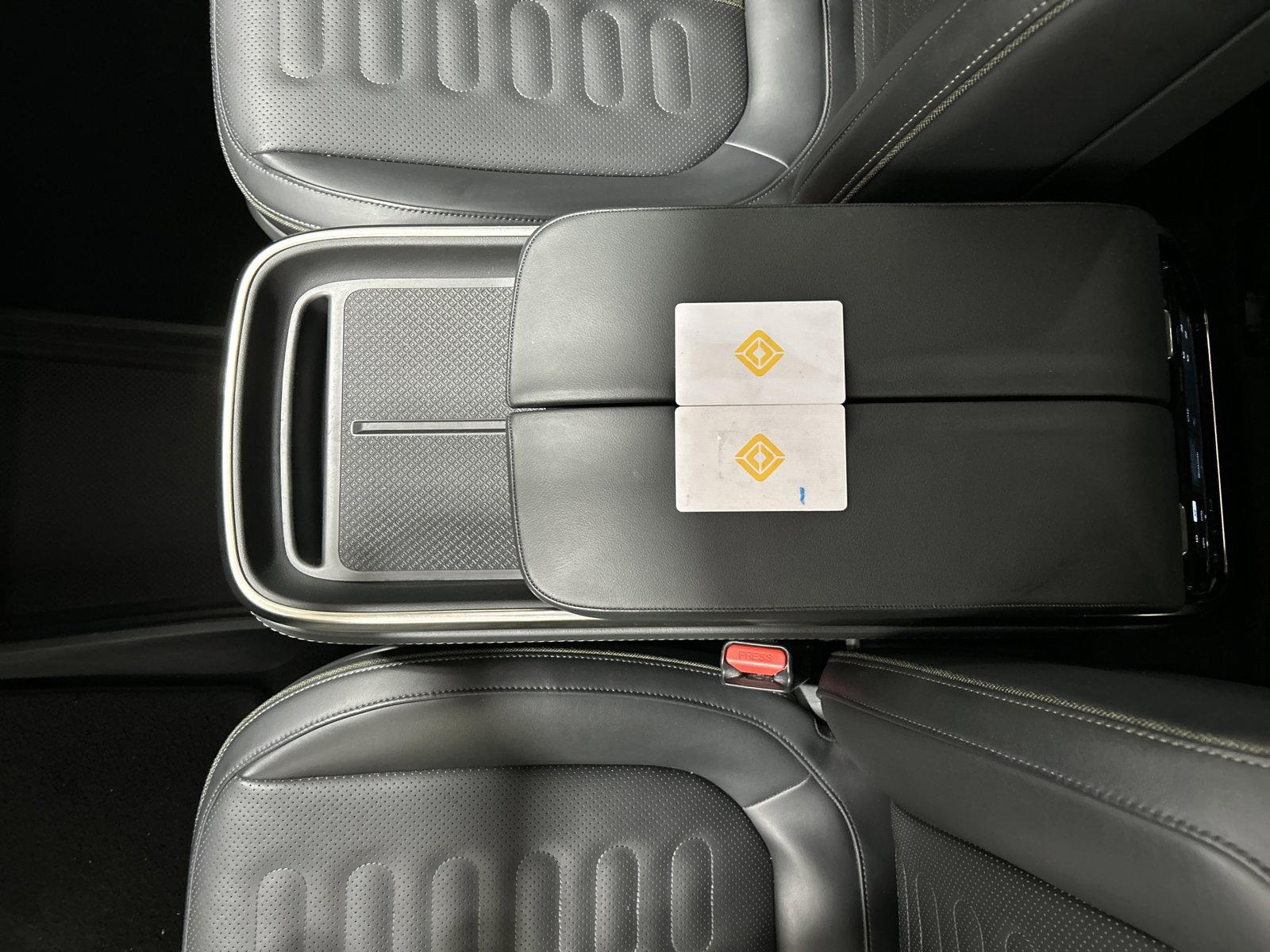 Used 2025 Rivian R1S Adventure AWD/4WD image 31