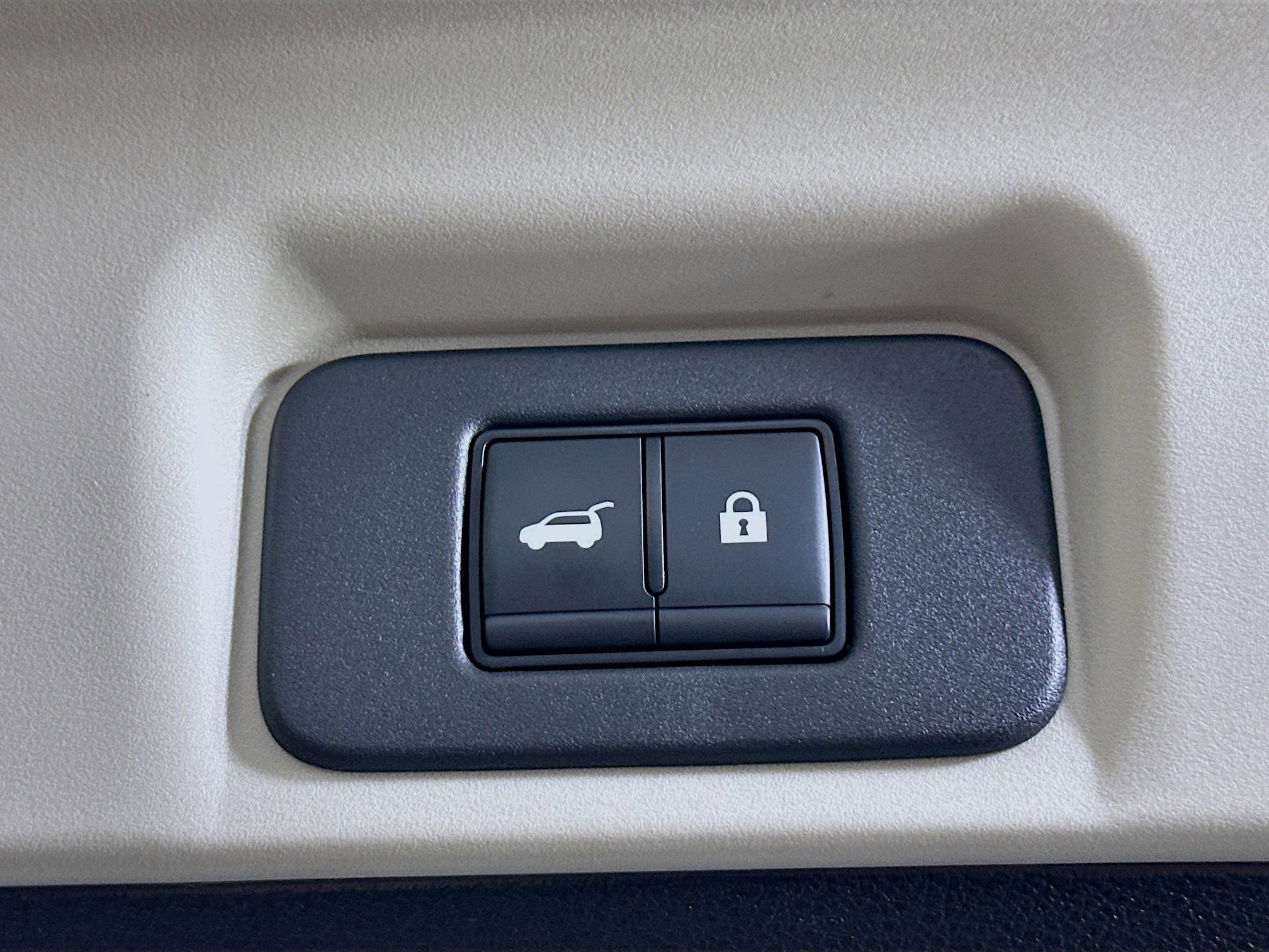 Used 2023 Nissan Ariya AWD image 28