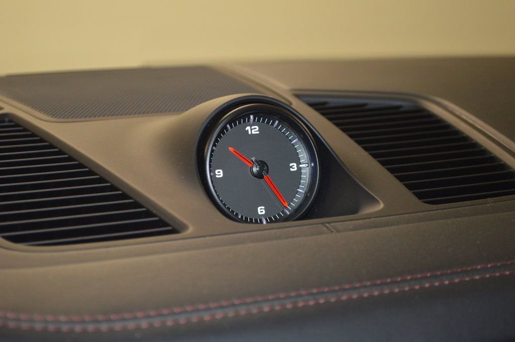 Certified 2023 Porsche Cayenne Platinum Edition image 27