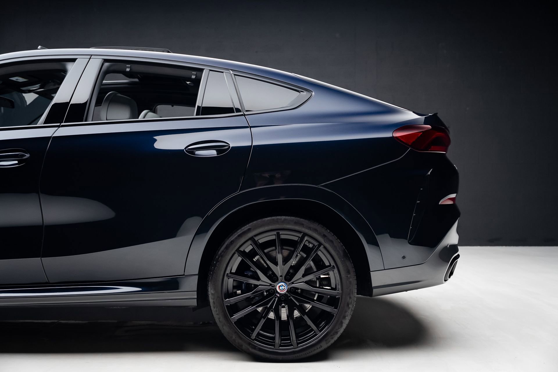 Used 2023 BMW X6 M50i w/ Parking Assistance Package AWD/4WD image 20