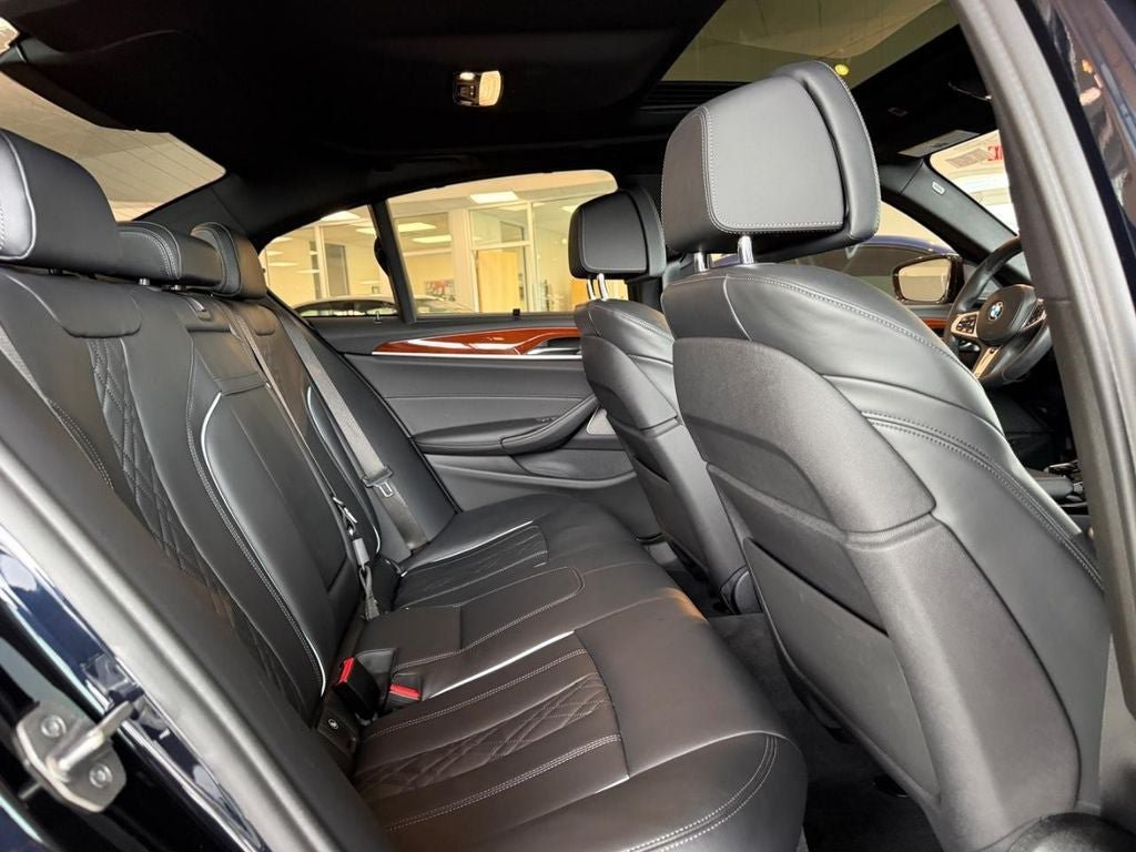 Used 2022 BMW M550i xDrive w/ Dynamic Handling Package AWD/4WD image 10
