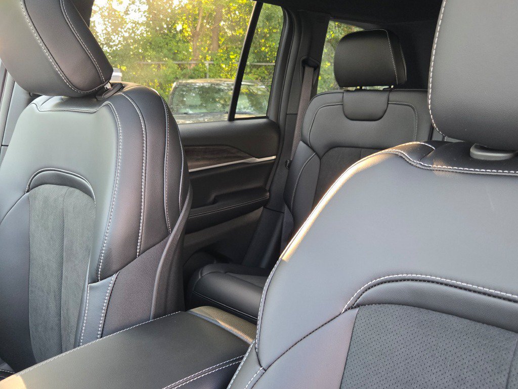 New 2027 Jeep Grand Cherokee Altitude AWD/4WD image 29