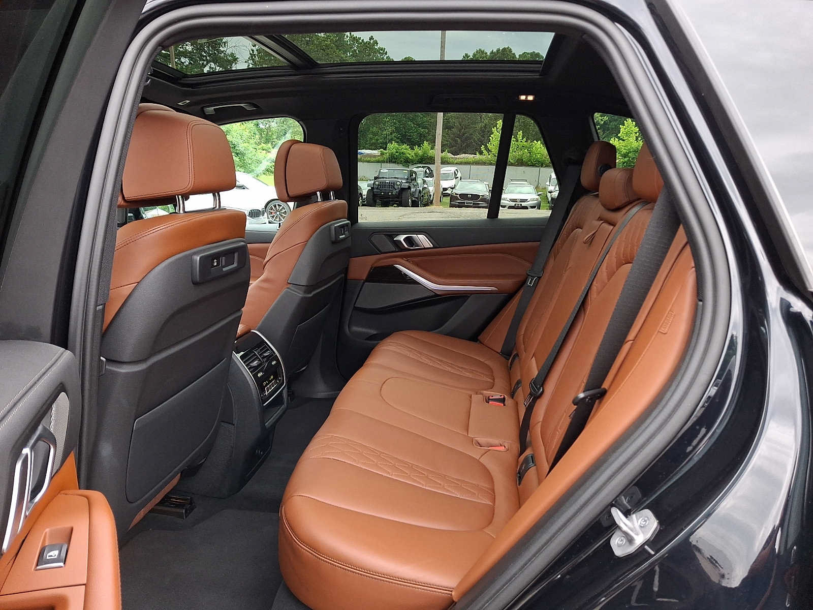 Certified 2023 BMW X5 M50i w/ Climate Comfort Package AWD/4WD image 10