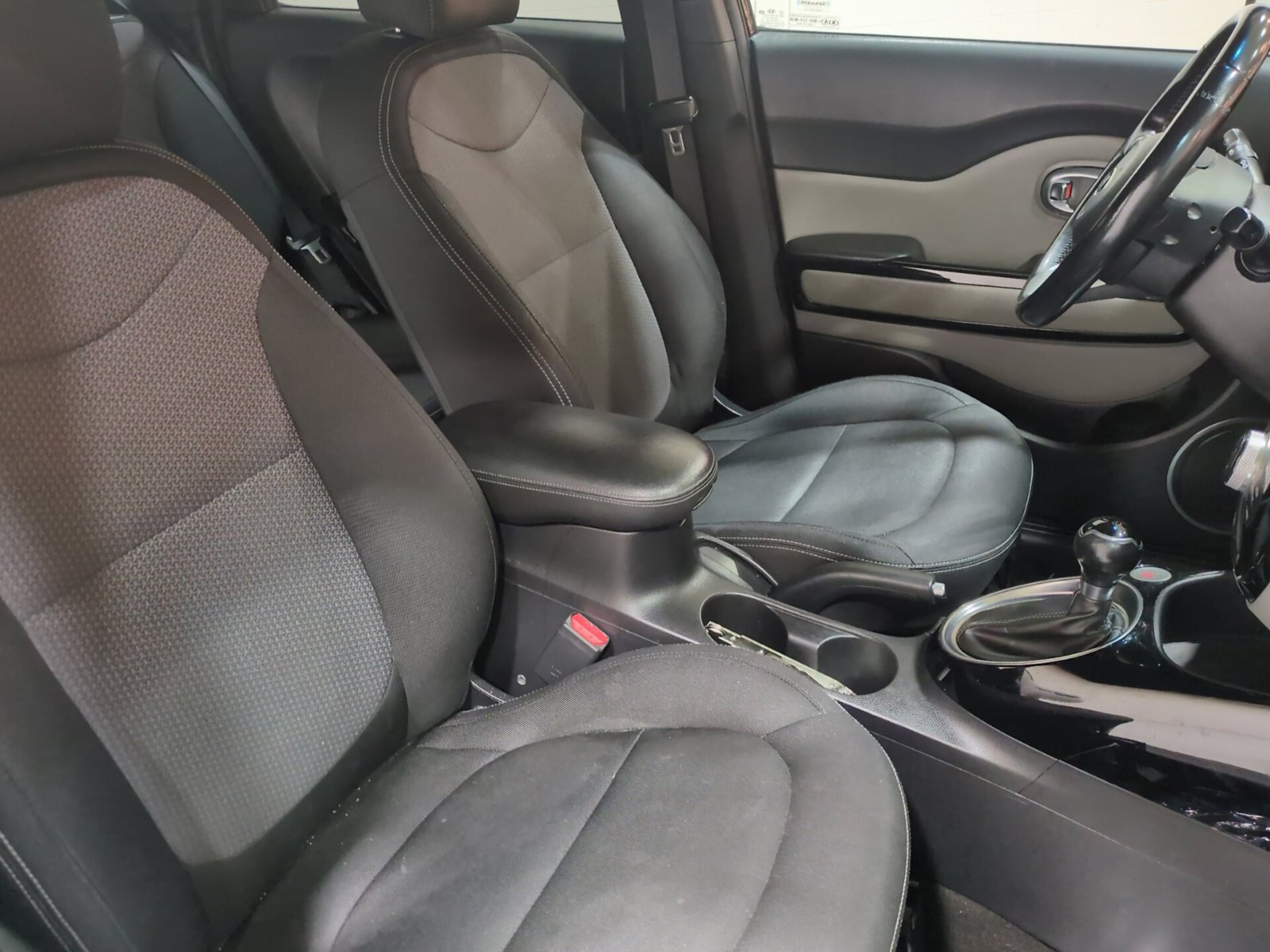 Used 2017 Kia Soul + w/ Audio Package FWD image 10