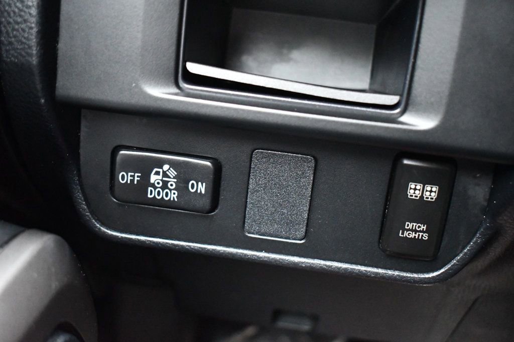 Used 2017 Toyota Tacoma TRD Sport image 27