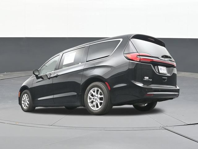Used 2024 Chrysler Pacifica Touring FWD image 40