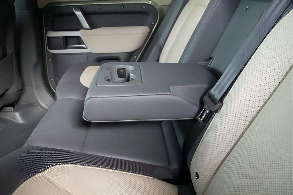 Used 2023 Land Rover Defender 110 X-Dynamic SE image 35