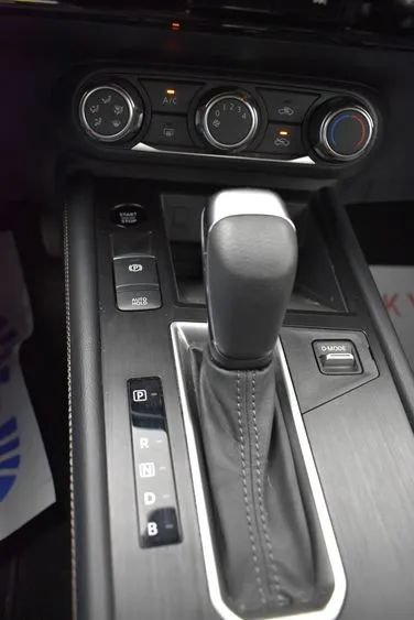 Used 2025 Nissan Kicks SV AWD/4WD image 34