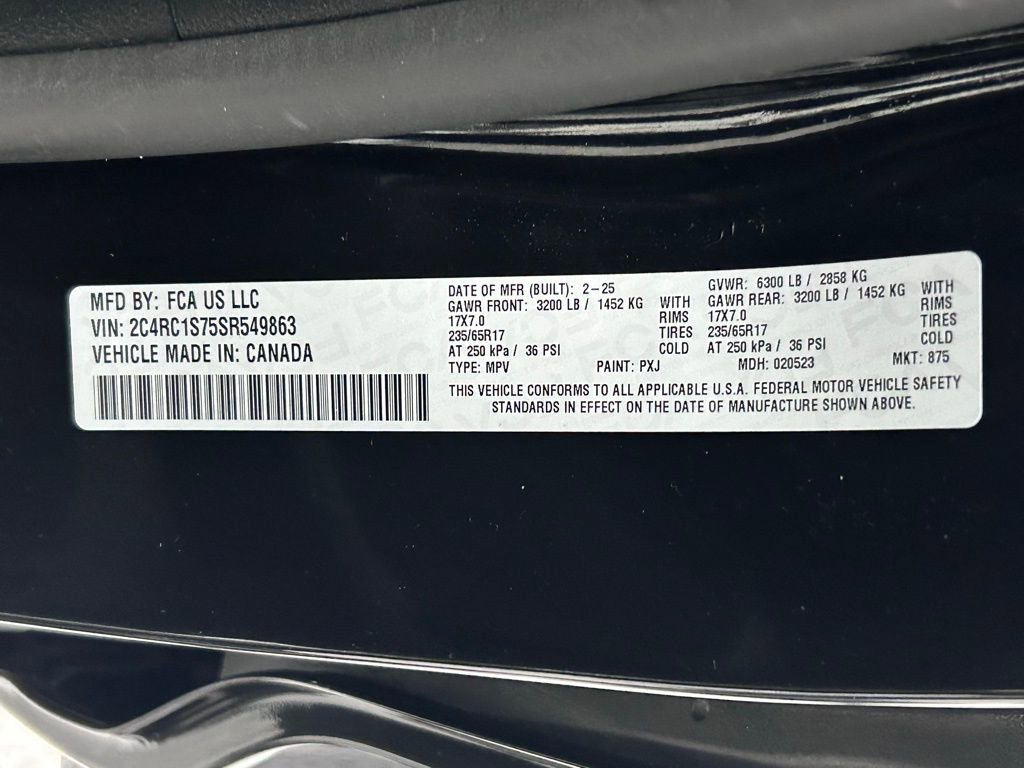Used 2025 Chrysler Pacifica Select image 24