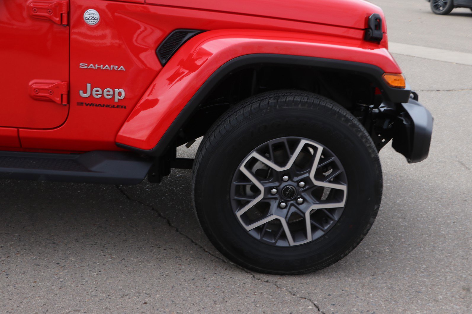 Used 2024 Jeep Wrangler Sahara w/ Technology Group image 9