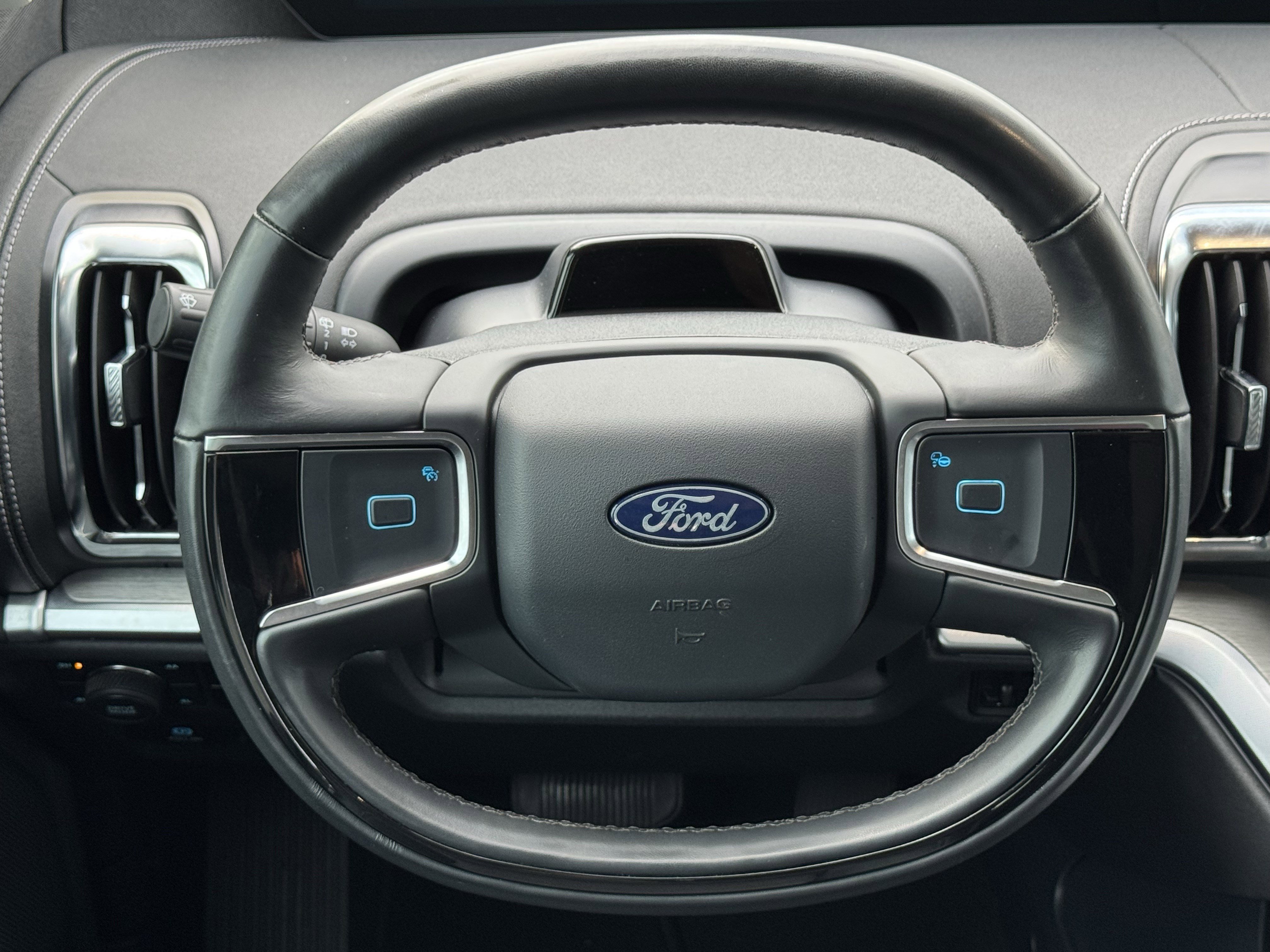 Used 2025 Ford Expedition Platinum AWD/4WD image 15