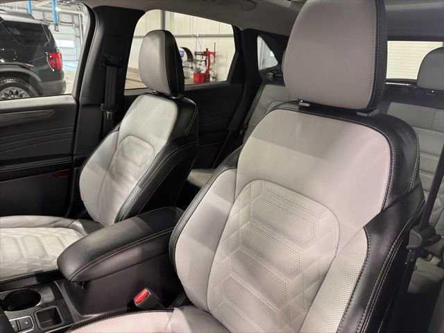 Used 2024 Ford Escape SE w/ PHEV Premium Package image 9