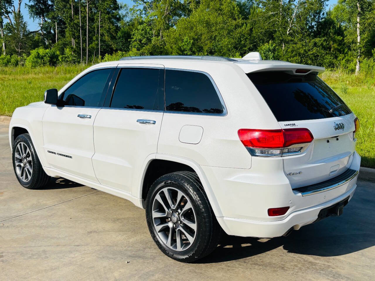 Used 2017 Jeep Grand Cherokee Overland image 6