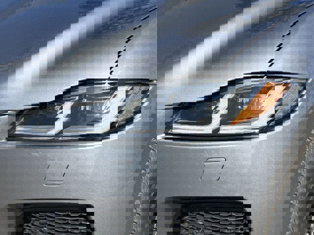 Used 2025 Jaguar F-PACE R-Dynamic S image 16