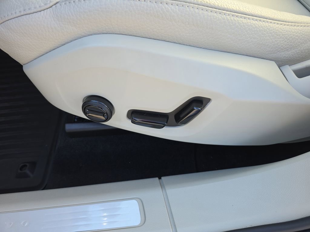 Used 2025 Volvo XC60 T8 Core w/ Protection Package Premier image 23