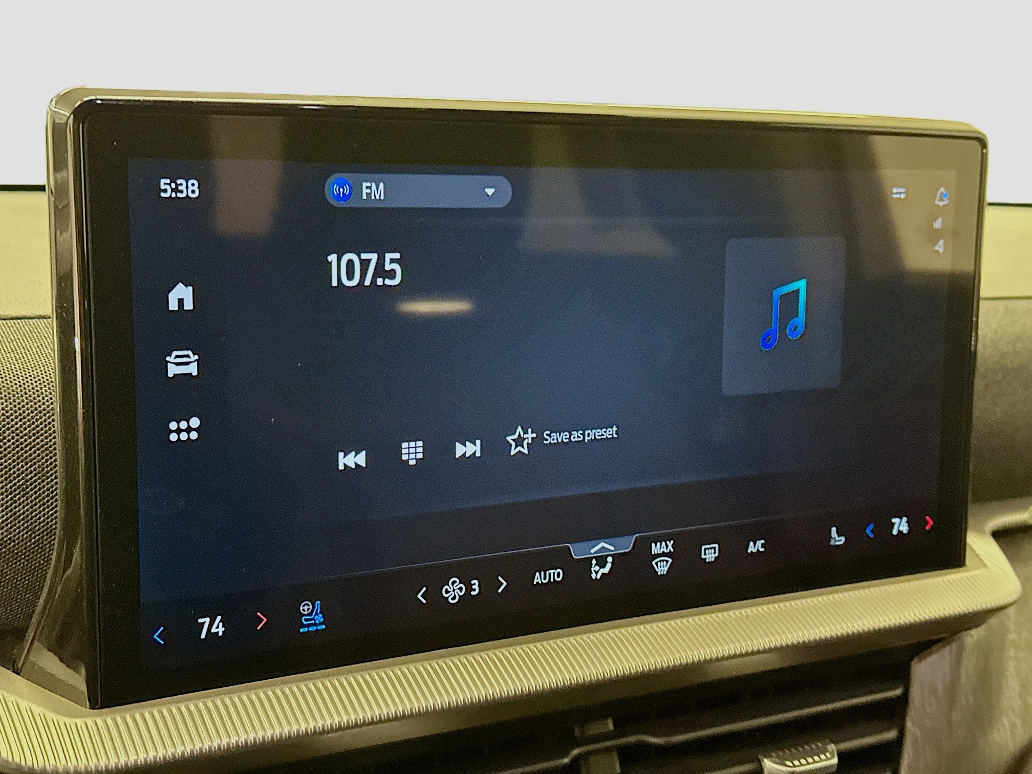 Used 2025 Ford Explorer Platinum w/ LUX Leather Package image 21