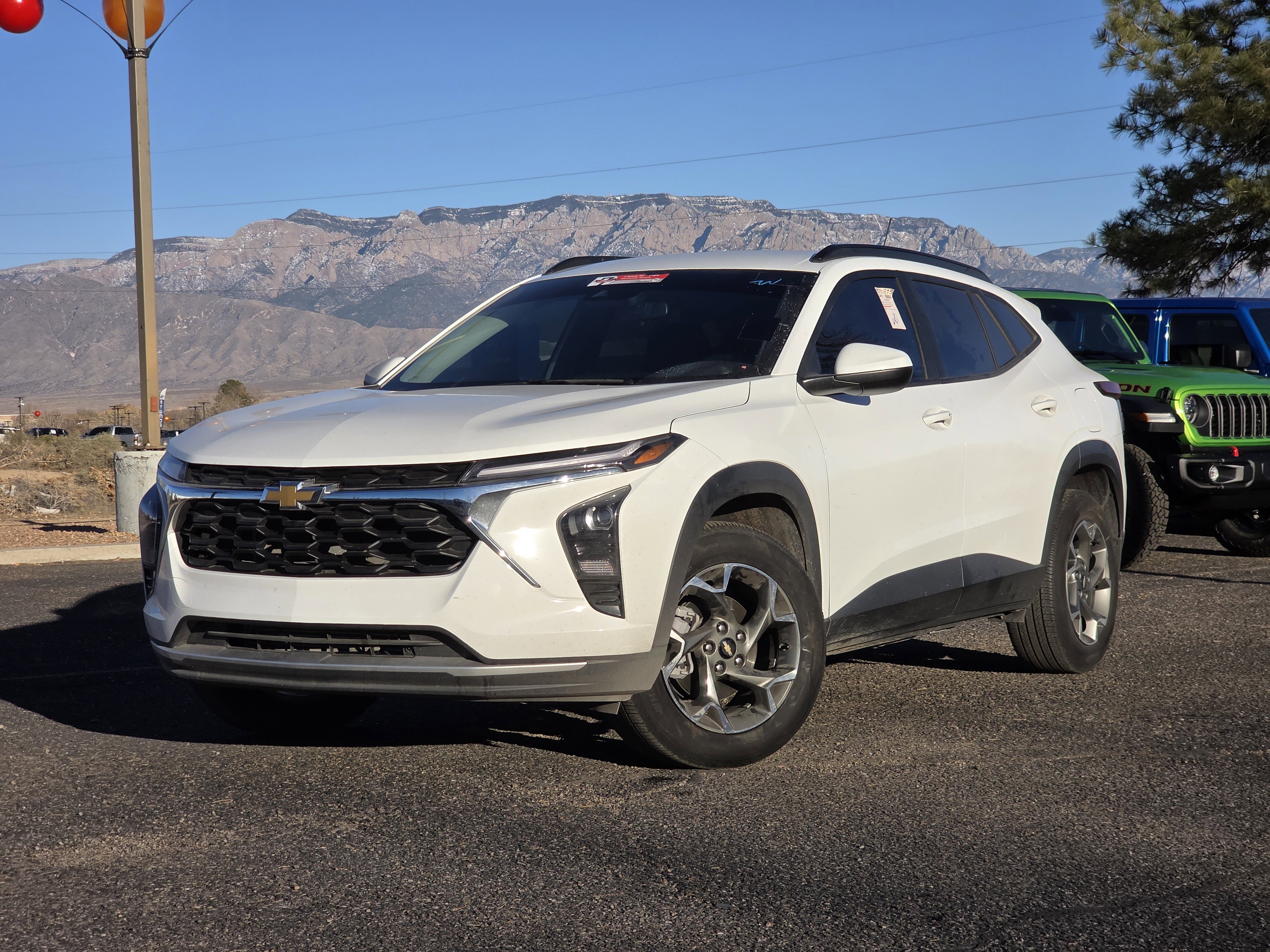 Used 2025 Chevrolet Trax LT w/ LT Convenience Package image 25