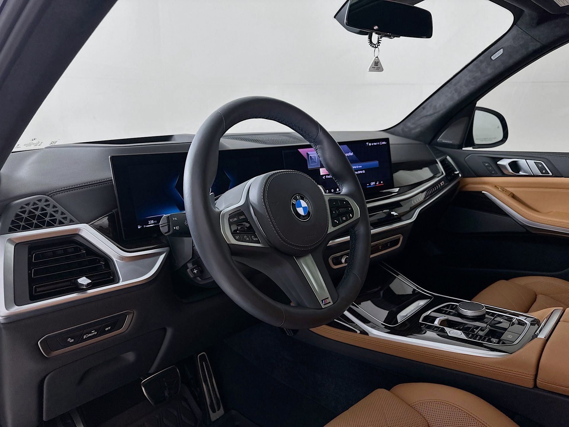 Used 2024 BMW X7 xDrive40i w/ M Sport Package image 10