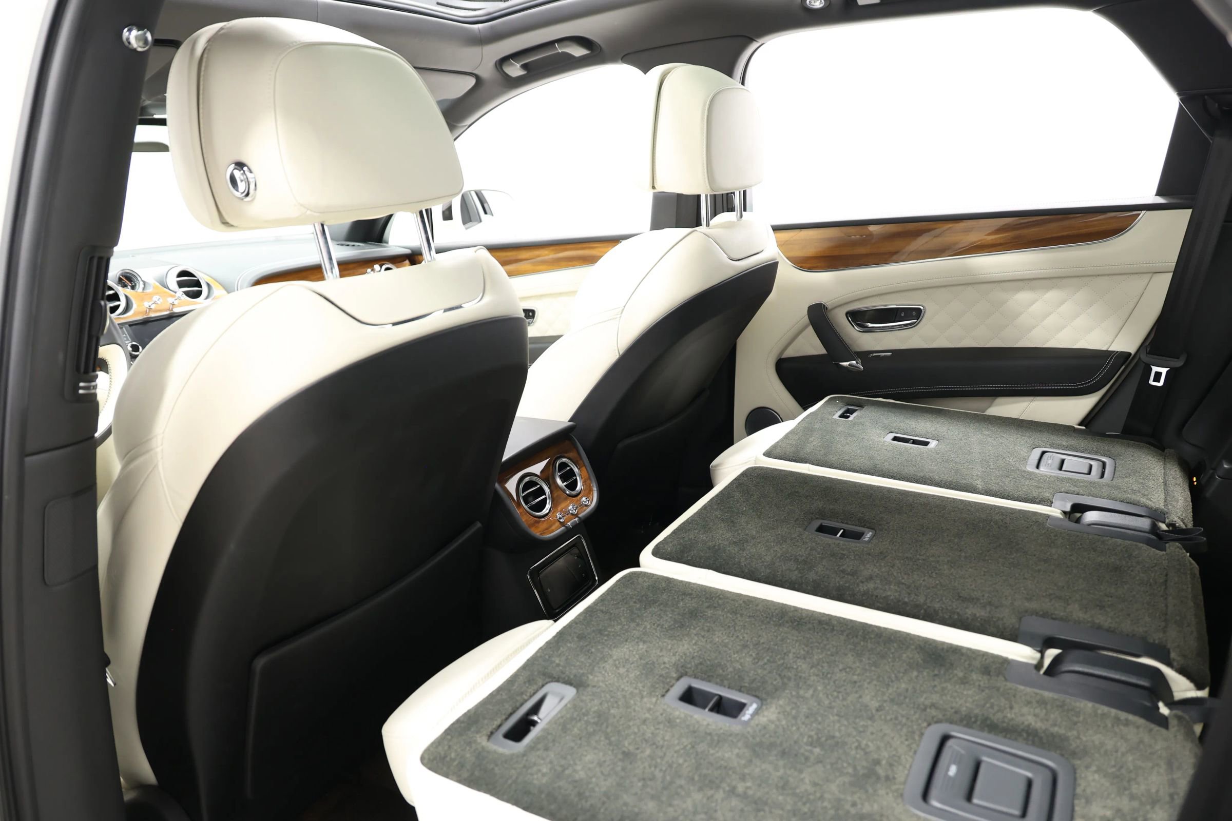 Used 2018 Bentley Bentayga Onyx Edition AWD/4WD image 75