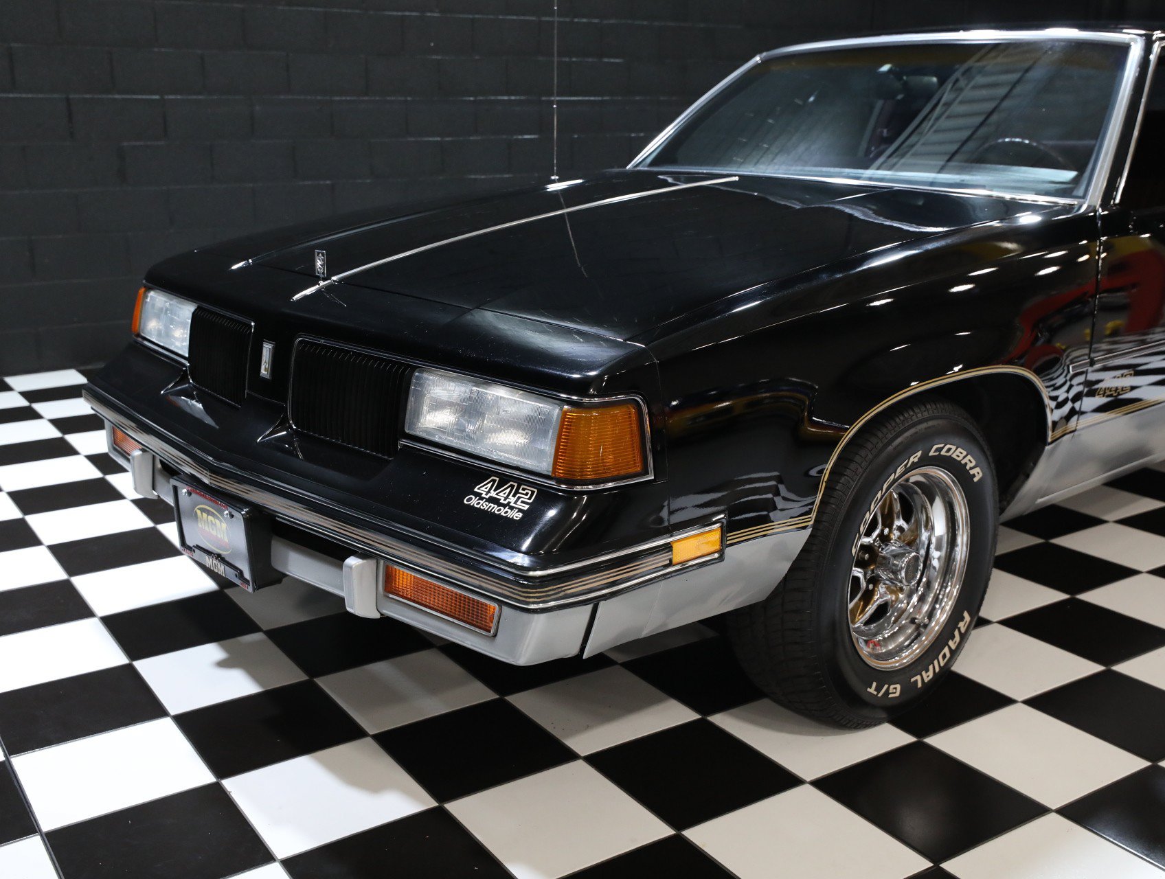 Used 1987 Oldsmobile Cutlass Supreme Salon RWD image 7