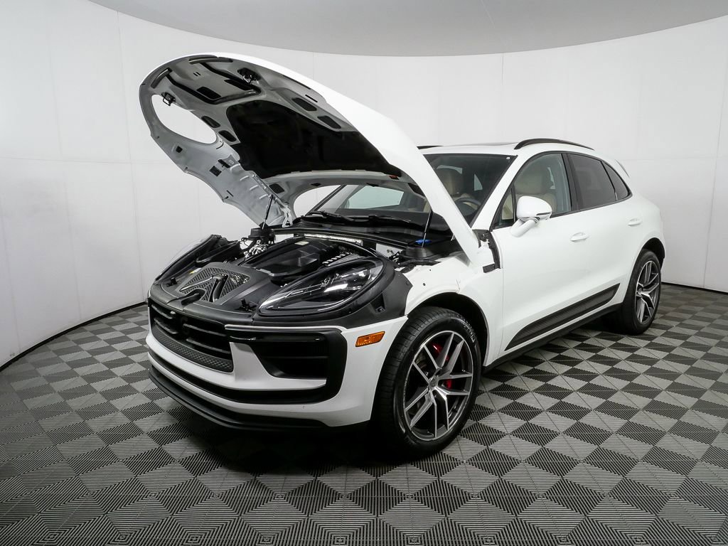 Certified 2022 Porsche Macan S AWD/4WD image 35