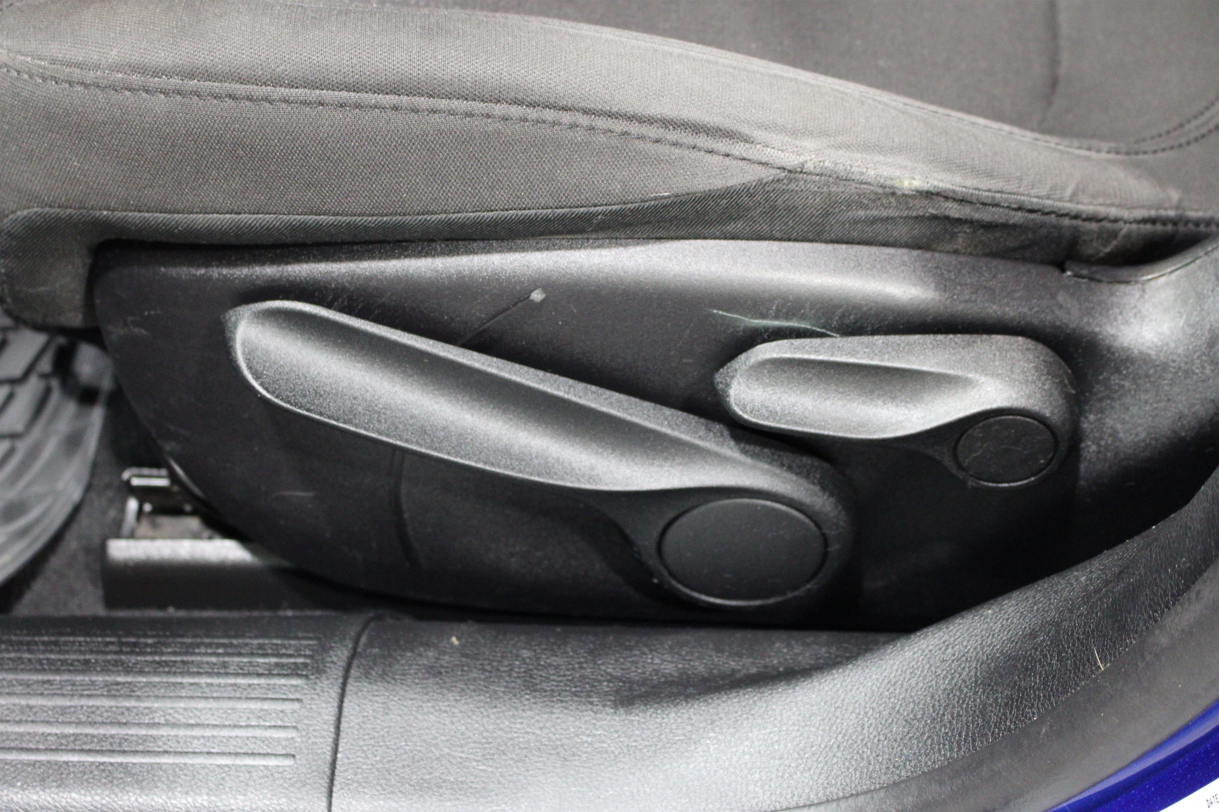 Used 2015 Chrysler 200 Limited FWD image 5