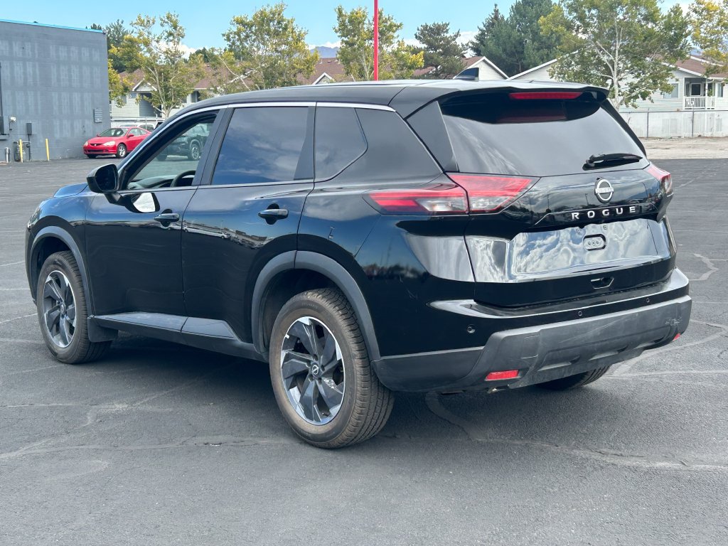 Used 2025 Nissan Rogue SV FWD image 5