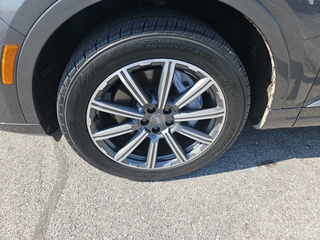 Used 2019 Audi Q7 3.0T Premium w/ Cold Weather Package AWD/4WD image 10