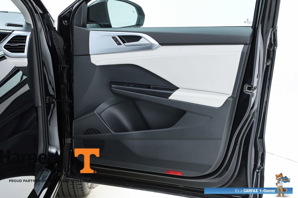 Used 2025 Volkswagen Taos SE image 31