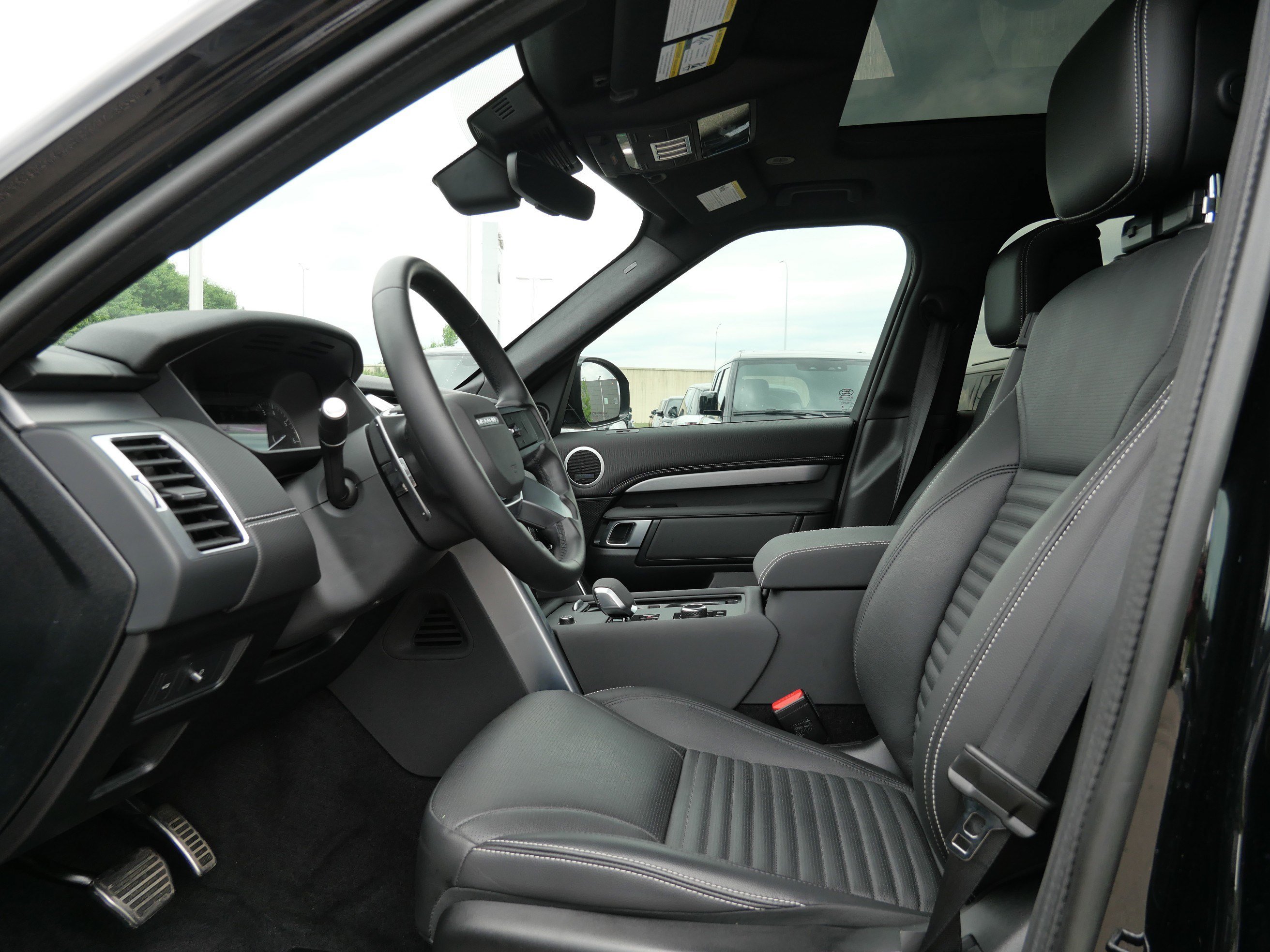 Used 2023 Land Rover Discovery S R-Dynamic AWD/4WD image 12