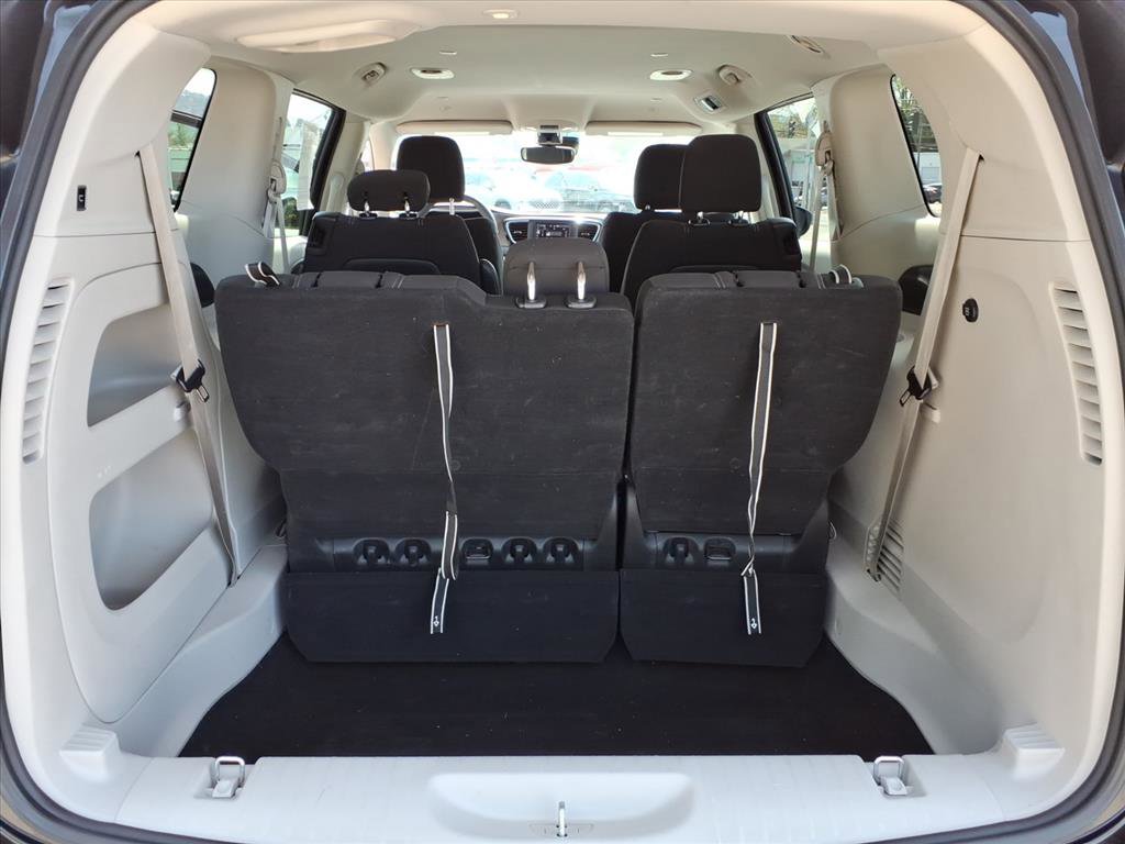 Used 2023 Chrysler Voyager LX image 15