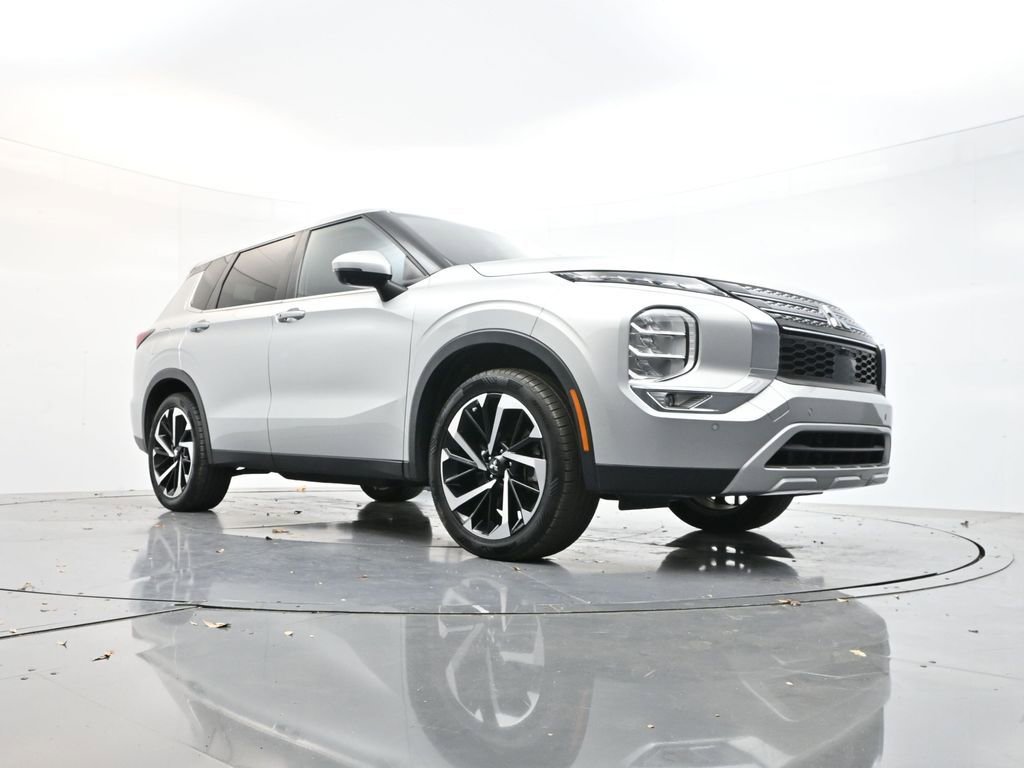 Used 2022 Mitsubishi Outlander SE image 25