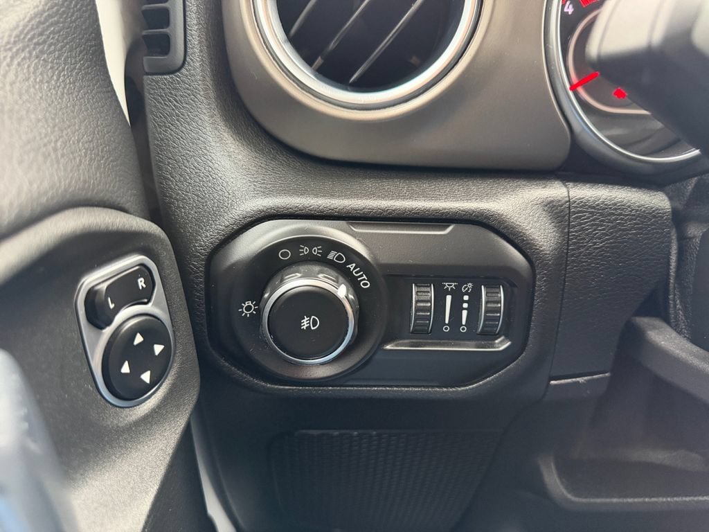 Used 2021 Jeep Wrangler Unlimited Rubicon AWD/4WD image 25