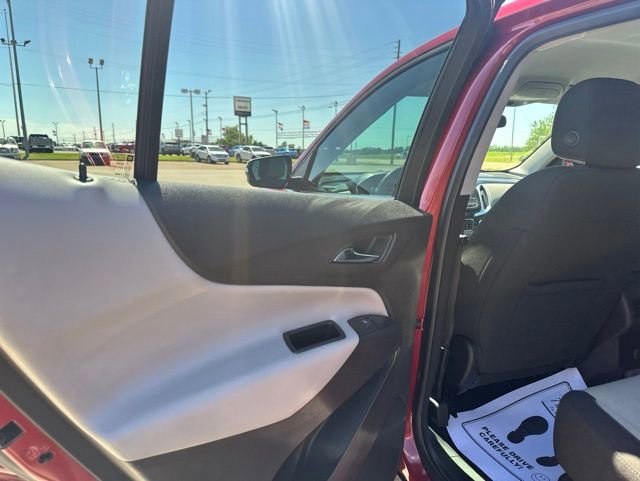 Used 2018 Chevrolet Equinox LT FWD image 19