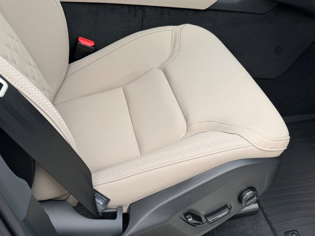 New 2026 Volvo XC90 B6 Plus w/ Protection Package Premier image 11