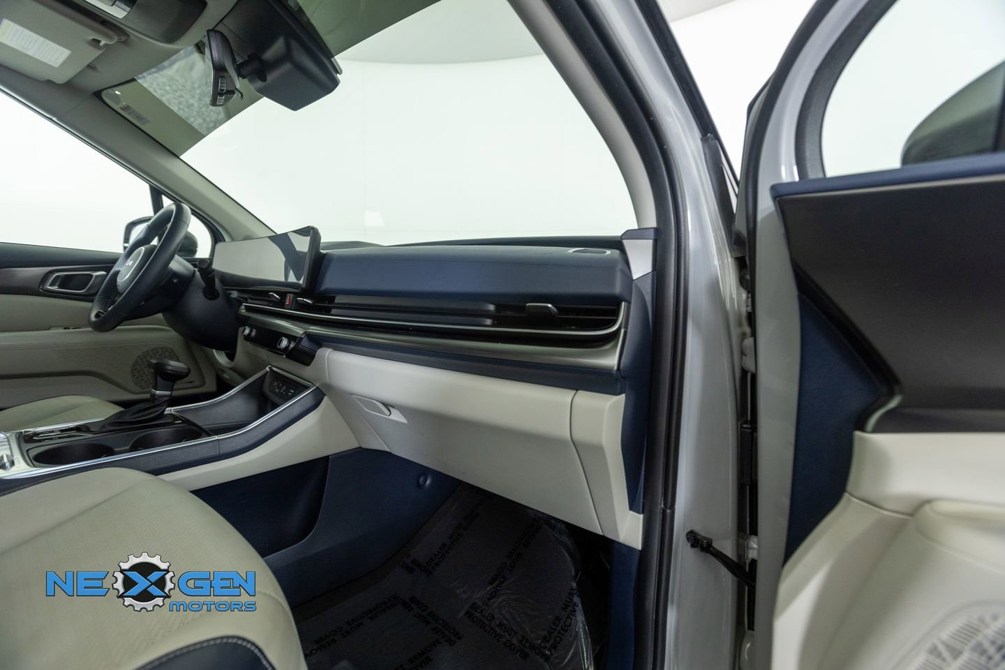 Used 2025 Kia Carnival SX Prestige FWD image 41